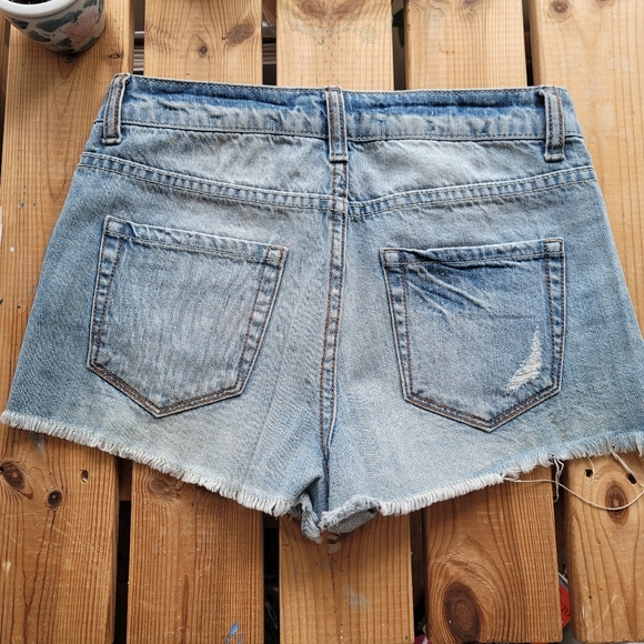 Distressed jean short - Picture 2 of 4